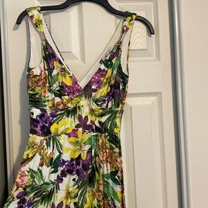 NWOT Jennifer Lopes XS Maxi Dress - fun and flirty floral print